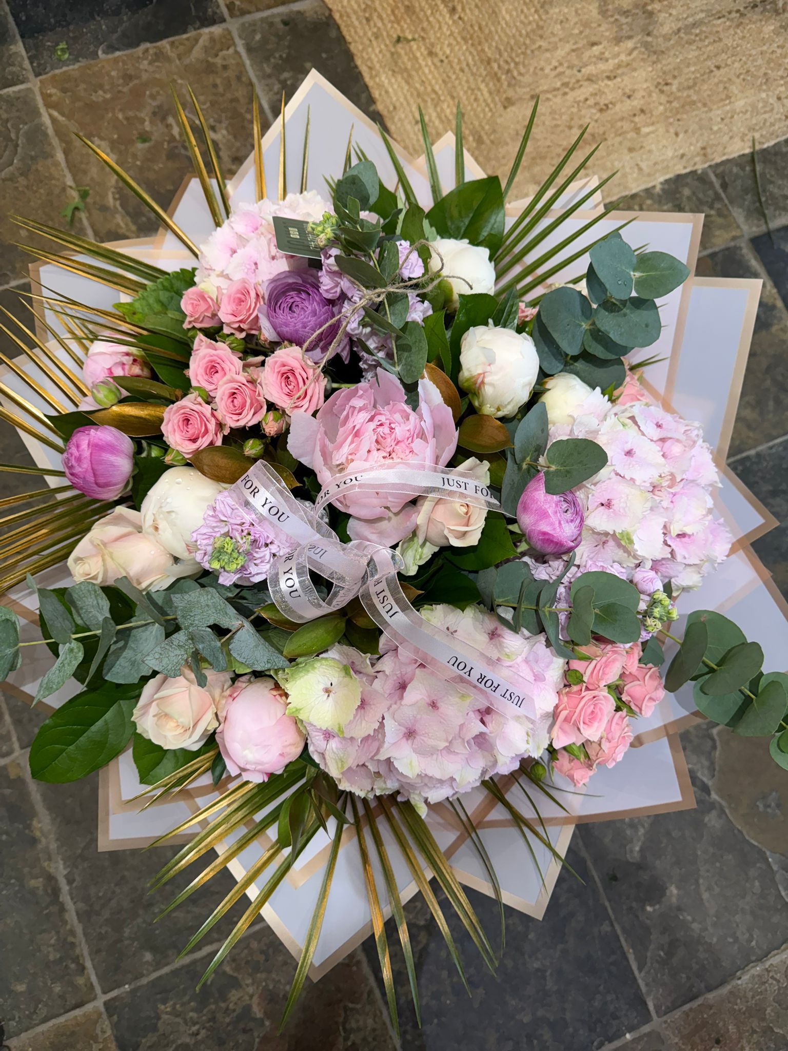 The Queen luxury bouquet by Hoddesdon Flowers